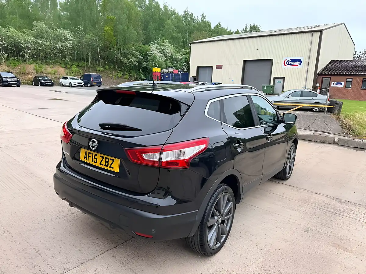 Used 2015 Nissan Qashqai Tekna Black - Interior and Exterior details 10