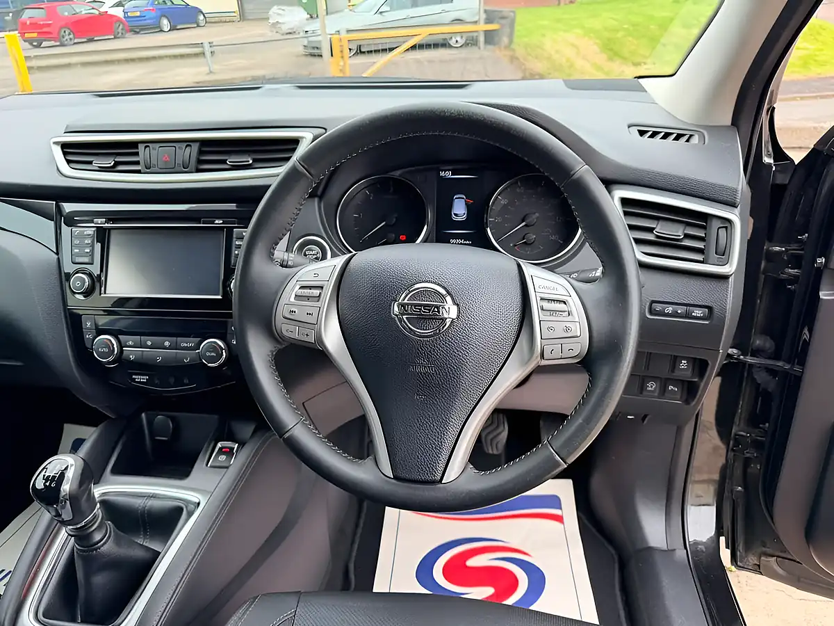 Used 2015 Nissan Qashqai Tekna Black - Interior and Exterior details 14