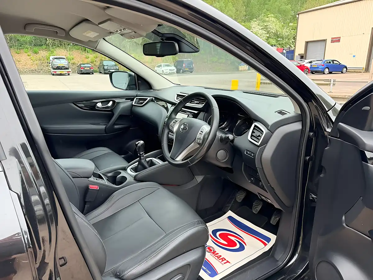 Used 2015 Nissan Qashqai Tekna Black - Interior and Exterior details 17