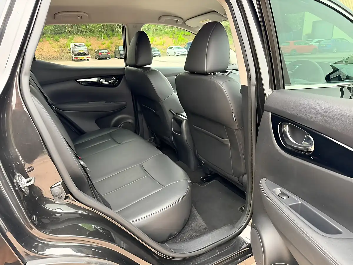 Used 2015 Nissan Qashqai Tekna Black - Interior and Exterior details 18