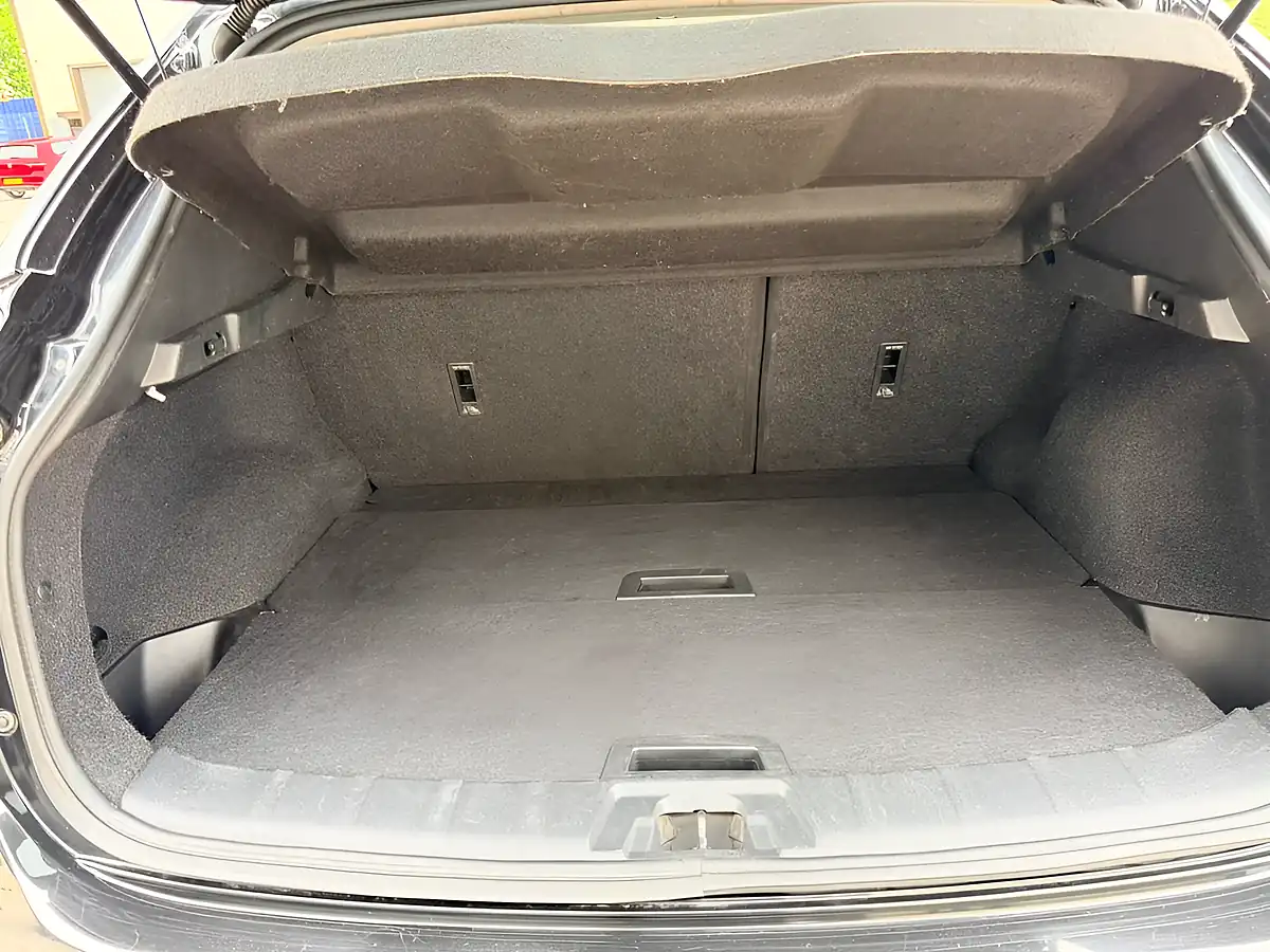 Used 2015 Nissan Qashqai Tekna Black - Interior and Exterior details 19