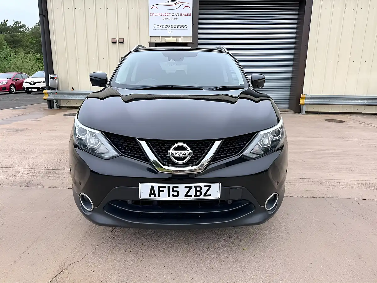 Used 2015 Nissan Qashqai Tekna Black - Interior and Exterior details 3