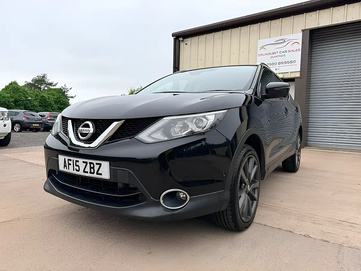 Used 2015 Nissan Qashqai Tekna Black - Interior and Exterior details 4