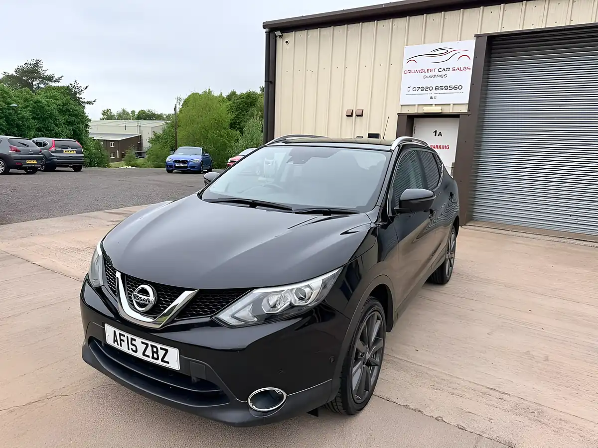 Used 2015 Nissan Qashqai Tekna Black - Interior and Exterior details 5