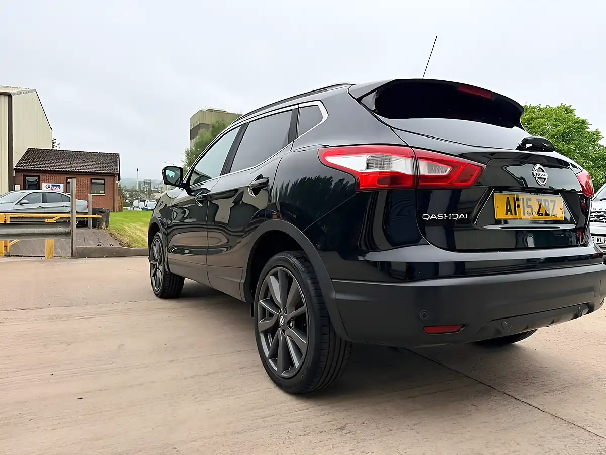 Used 2015 Nissan Qashqai Tekna Black - Interior and Exterior details 6