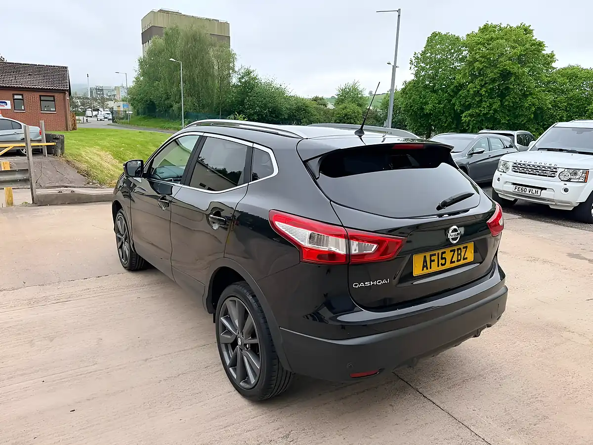Used 2015 Nissan Qashqai Tekna Black - Interior and Exterior details 7