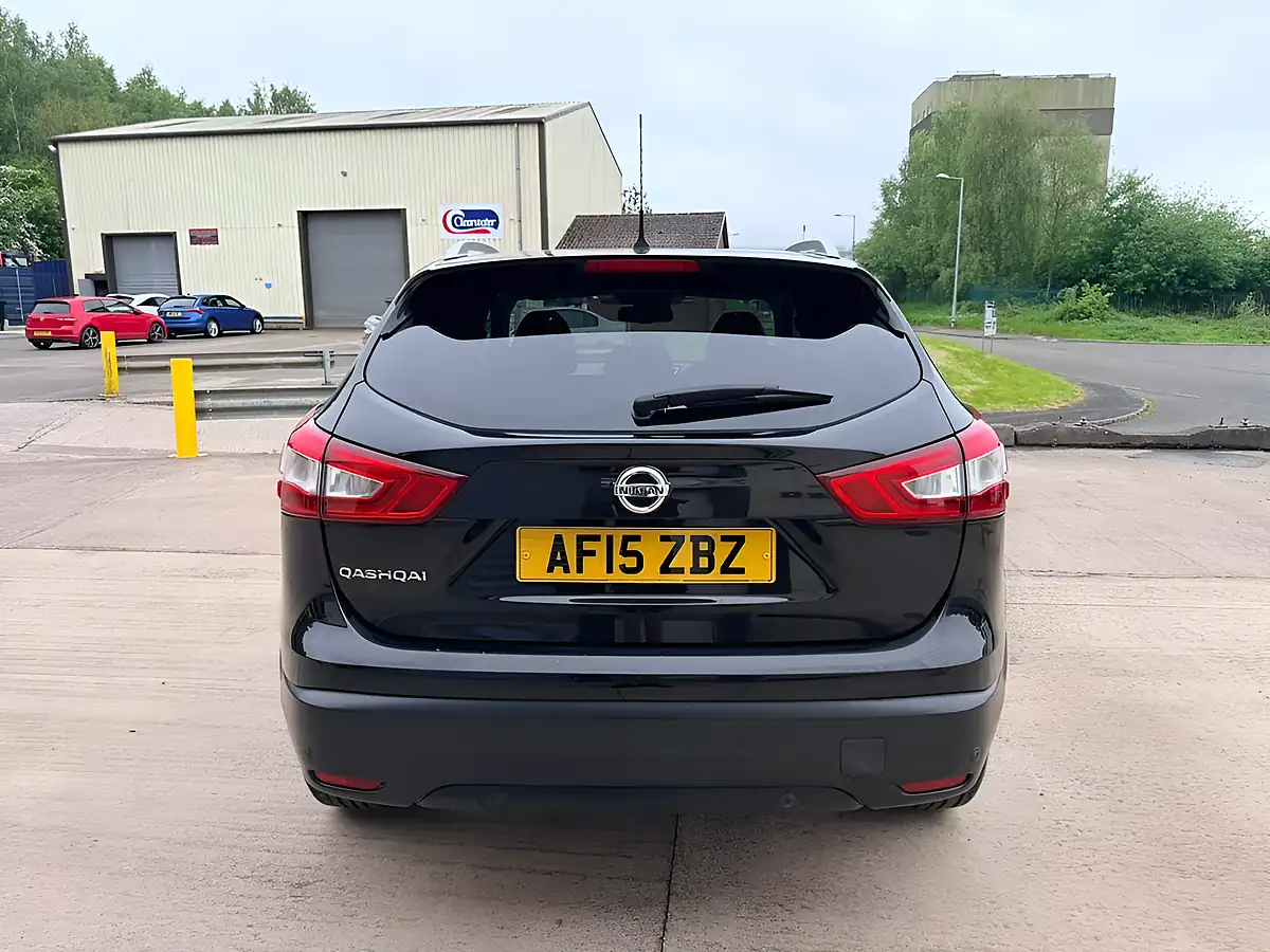Used 2015 Nissan Qashqai Tekna Black - Interior and Exterior details 8