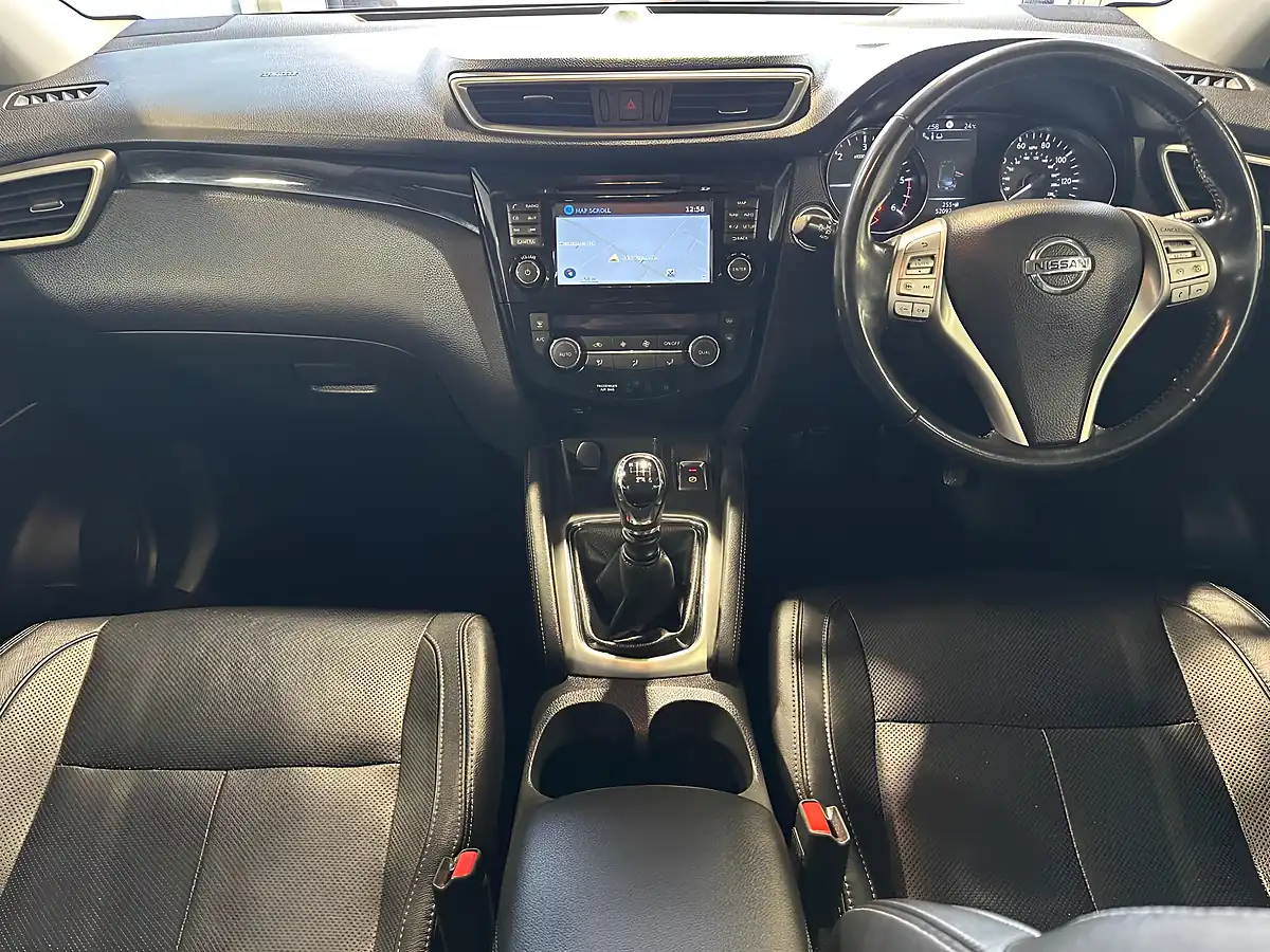 Used 2015 Nissan Qashqai Tekna Black - Interior and Exterior details 10