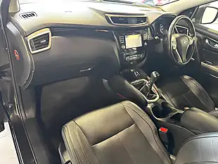 Used 2015 Nissan Qashqai Tekna Black - Interior and Exterior details 11