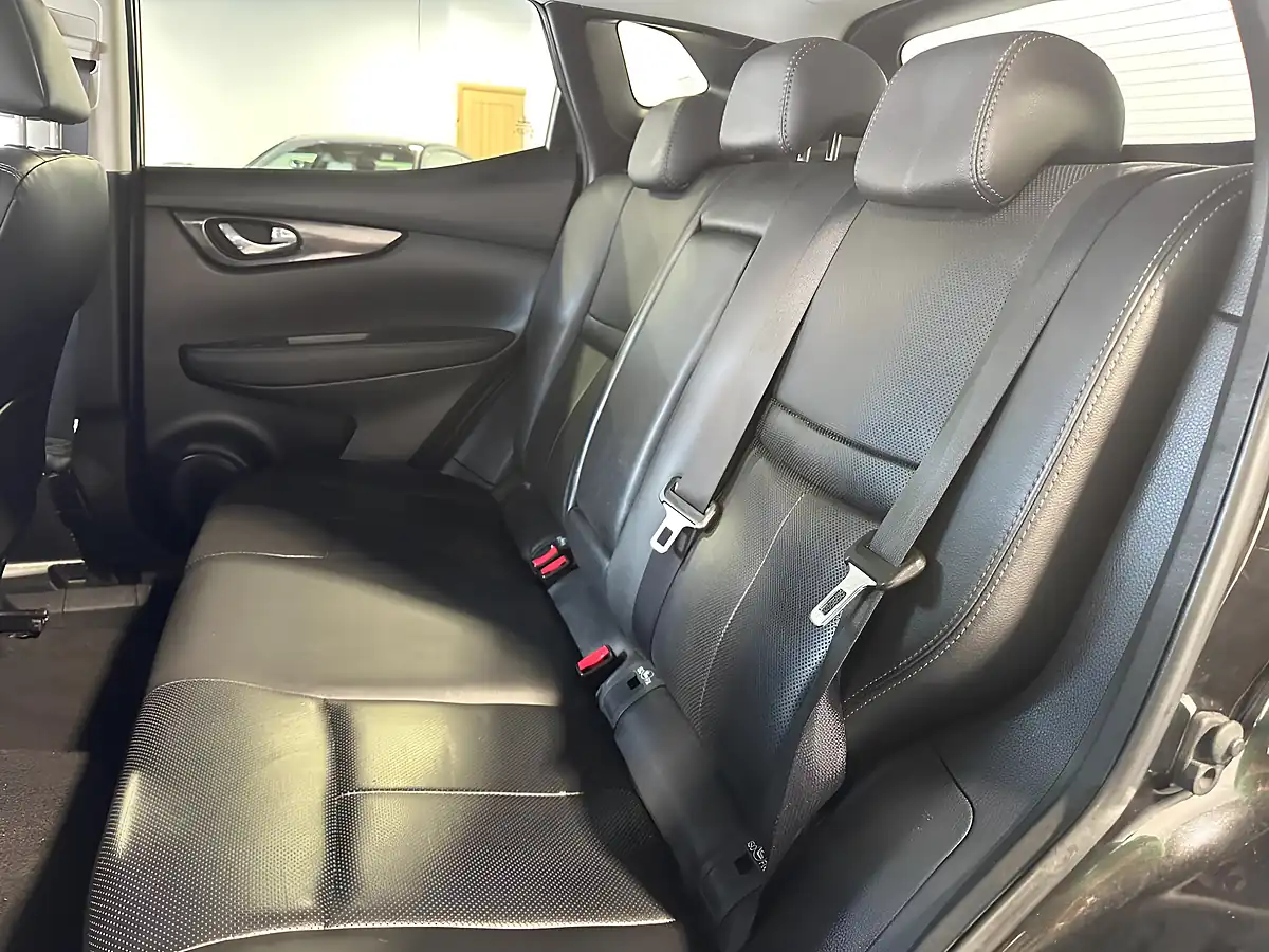 Used 2015 Nissan Qashqai Tekna Black - Interior and Exterior details 12
