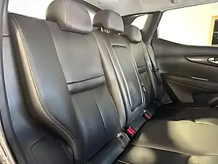 Used 2015 Nissan Qashqai Tekna Black - Interior and Exterior details 13