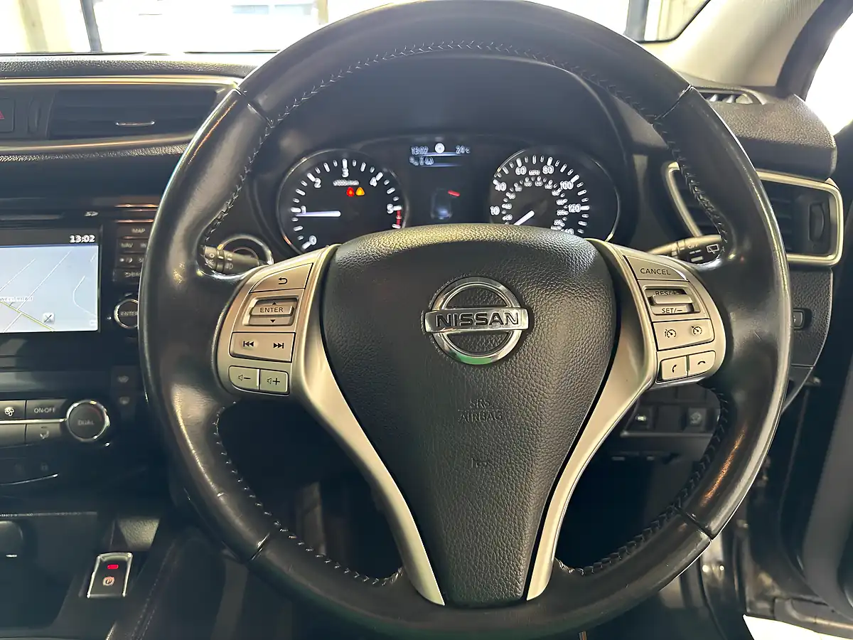 Used 2015 Nissan Qashqai Tekna Black - Interior and Exterior details 16