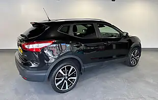 Used 2015 Nissan Qashqai Tekna Black - Interior and Exterior details 3