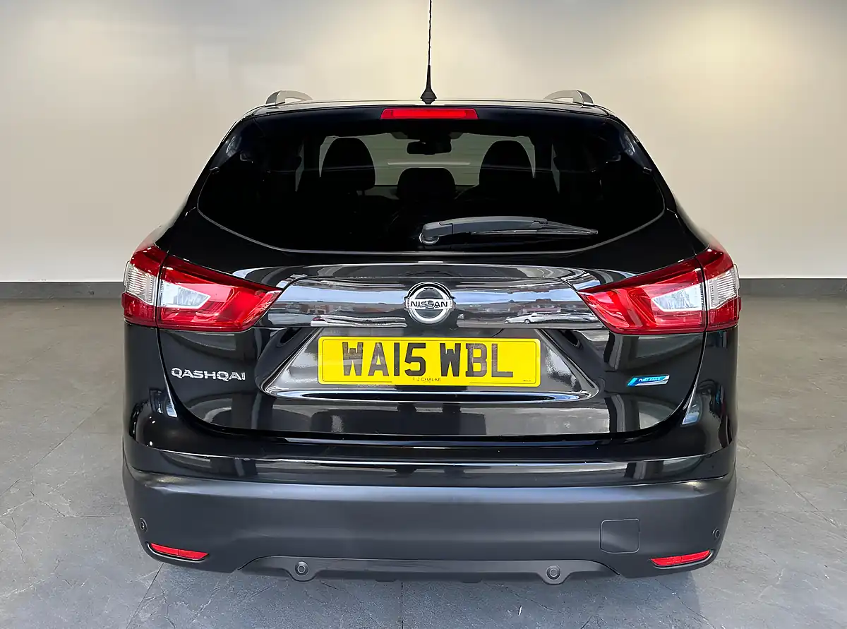 Used 2015 Nissan Qashqai Tekna Black - Interior and Exterior details 4