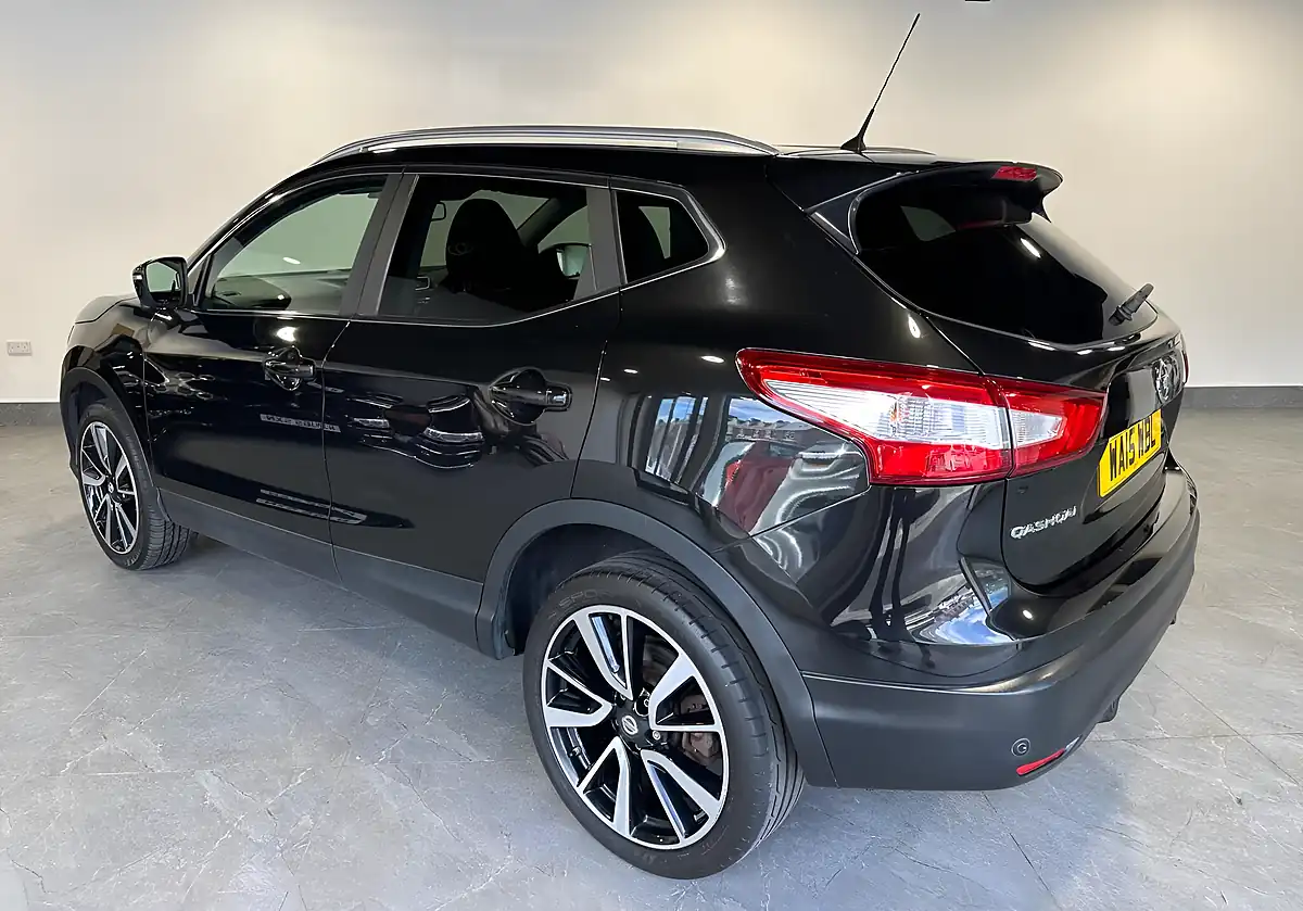 Used 2015 Nissan Qashqai Tekna Black - Interior and Exterior details 5