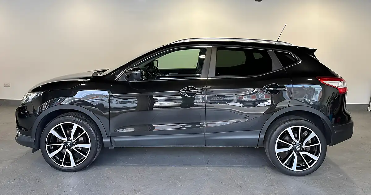 Used 2015 Nissan Qashqai Tekna Black - Interior and Exterior details 6