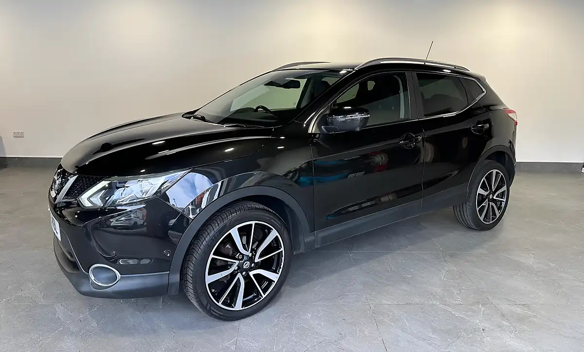 Used 2015 Nissan Qashqai Tekna Black - Interior and Exterior details 7