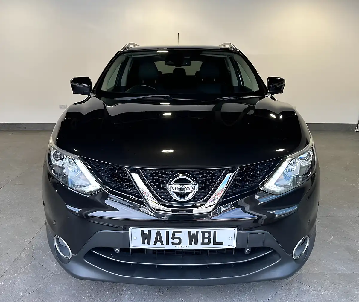Used 2015 Nissan Qashqai Tekna Black - Interior and Exterior details 8