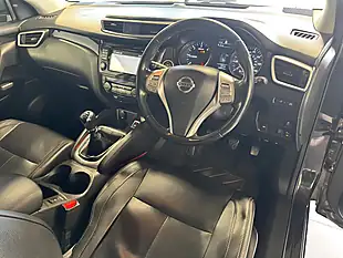 Used 2015 Nissan Qashqai Tekna Black - Interior and Exterior details 9