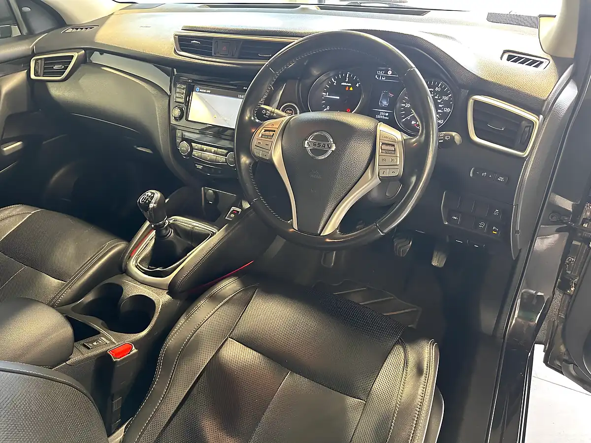 Used 2015 Nissan Qashqai Tekna Black - Interior and Exterior details 9