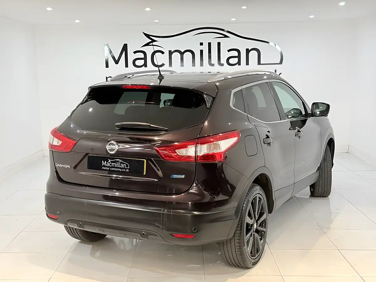 Used 2015 Nissan Qashqai Tekna Black - Interior and Exterior details 10