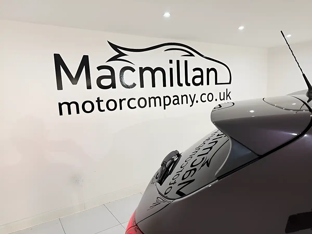 Used 2015 Nissan Qashqai Tekna Black - Interior and Exterior details 12
