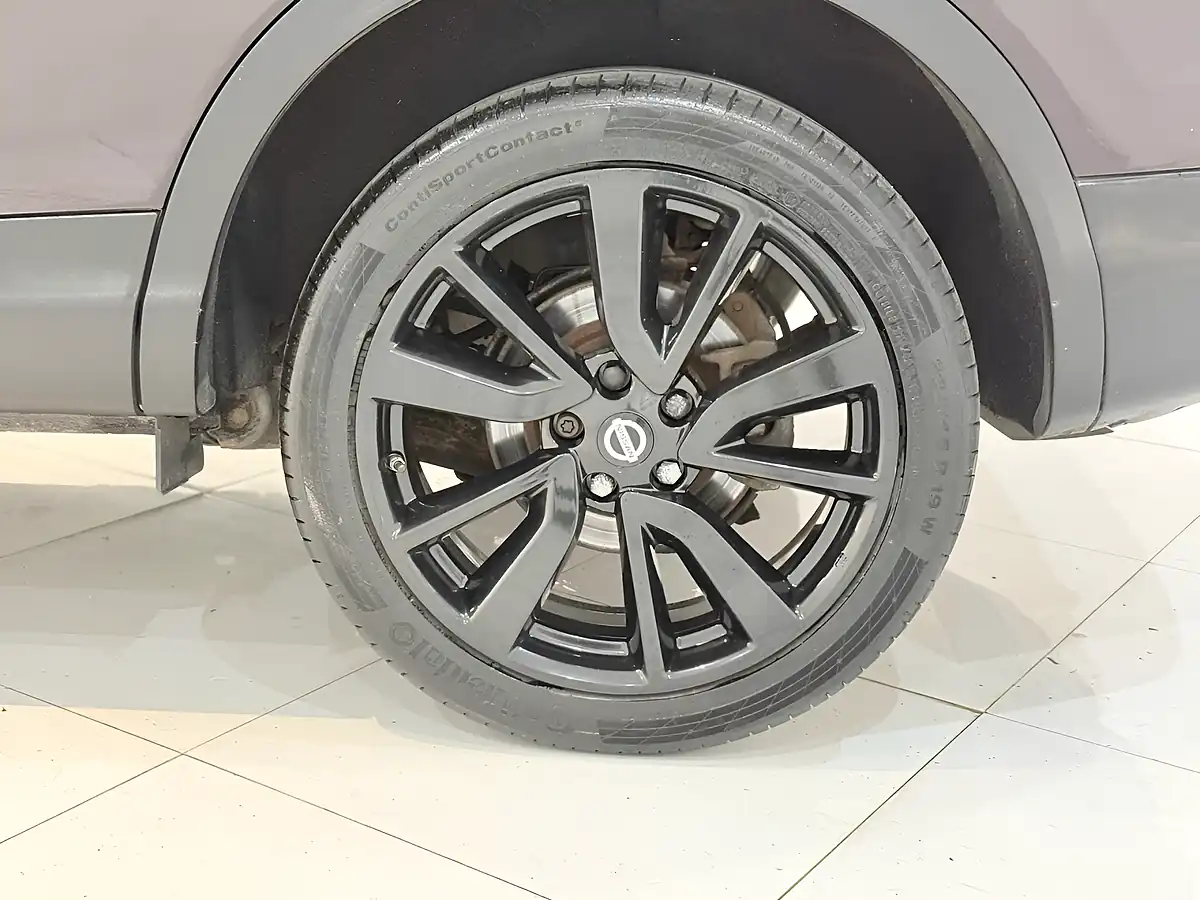 Used 2015 Nissan Qashqai Tekna Black - Interior and Exterior details 13