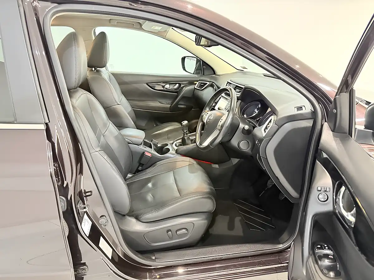 Used 2015 Nissan Qashqai Tekna Black - Interior and Exterior details 14