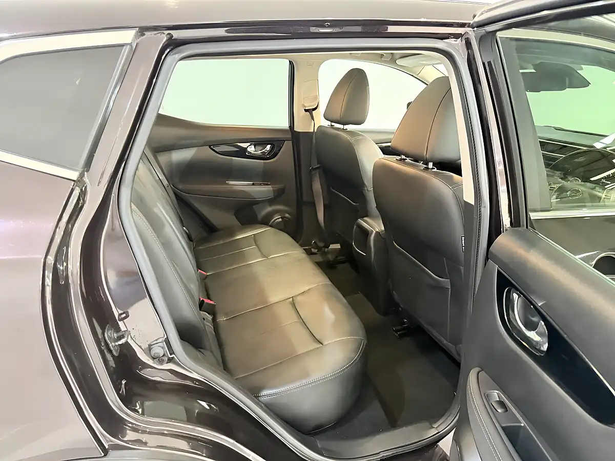 Used 2015 Nissan Qashqai Tekna Black - Interior and Exterior details 15