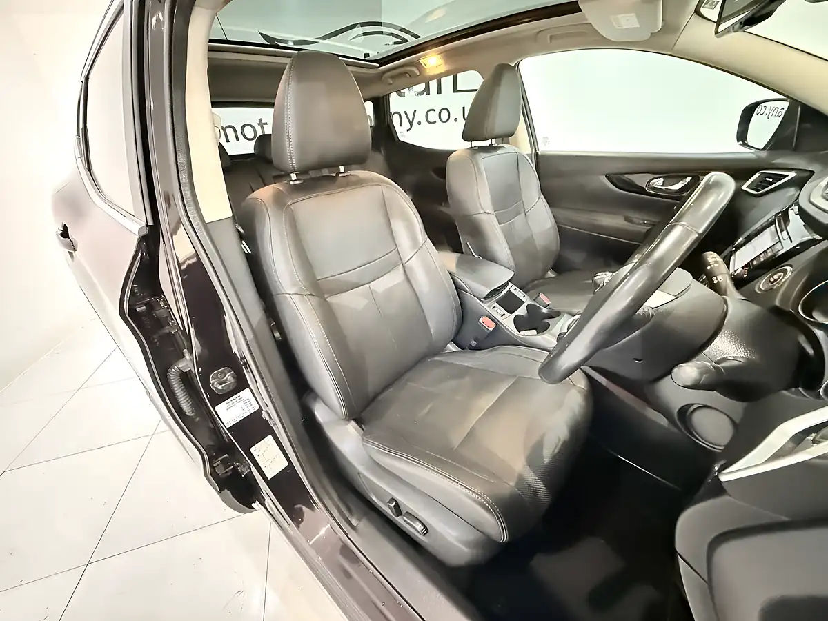 Used 2015 Nissan Qashqai Tekna Black - Interior and Exterior details 16