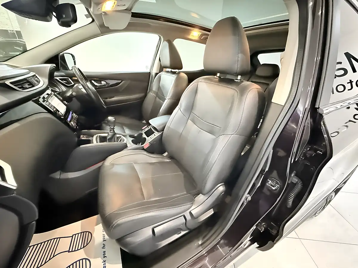 Used 2015 Nissan Qashqai Tekna Black - Interior and Exterior details 17