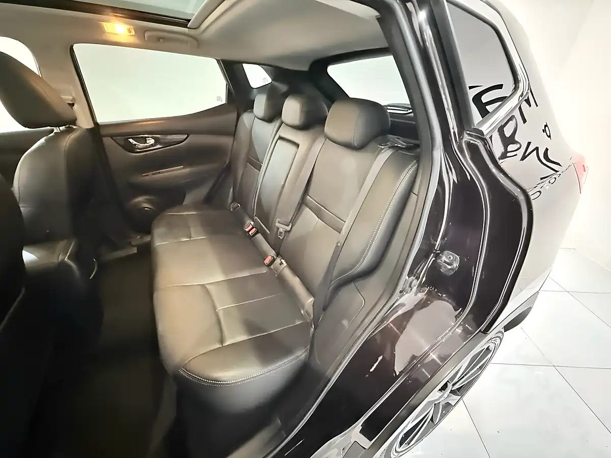 Used 2015 Nissan Qashqai Tekna Black - Interior and Exterior details 18