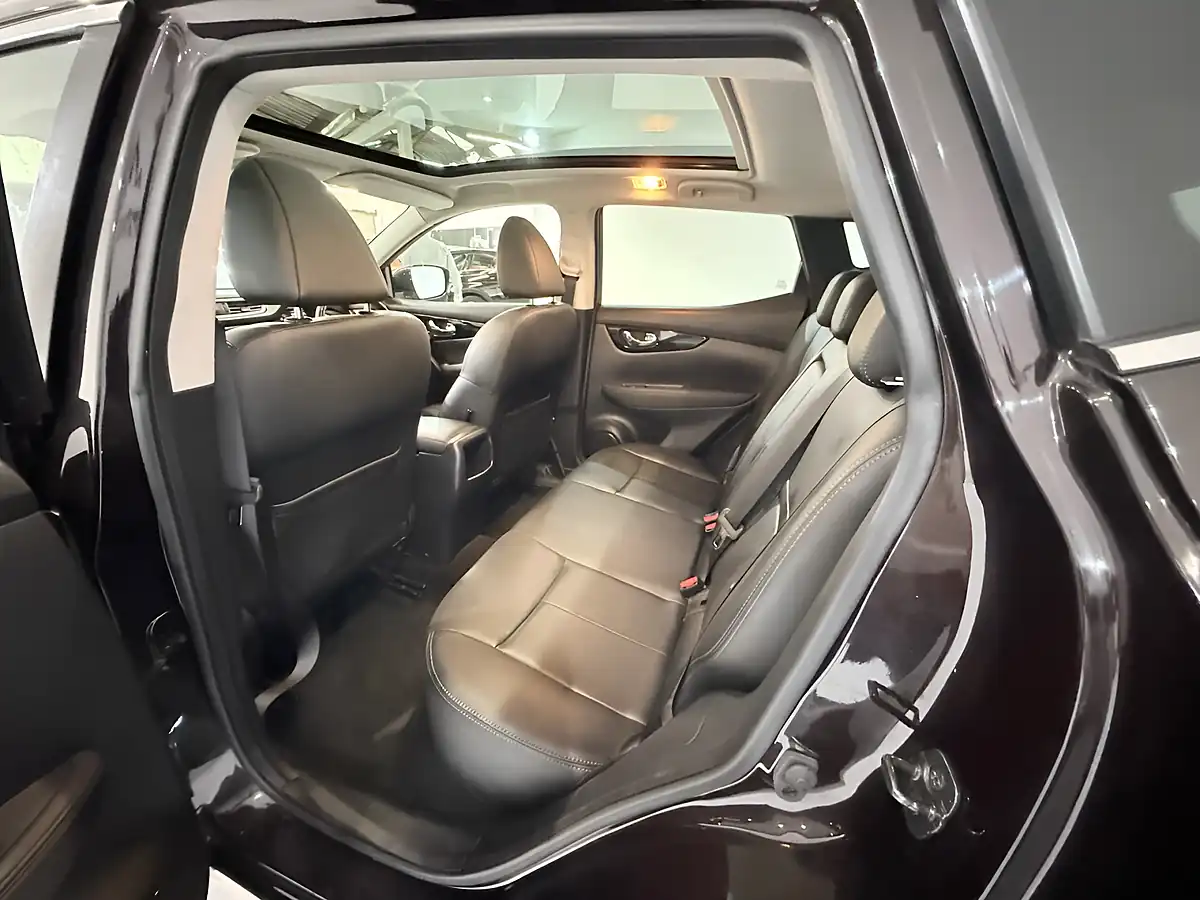 Used 2015 Nissan Qashqai Tekna Black - Interior and Exterior details 19