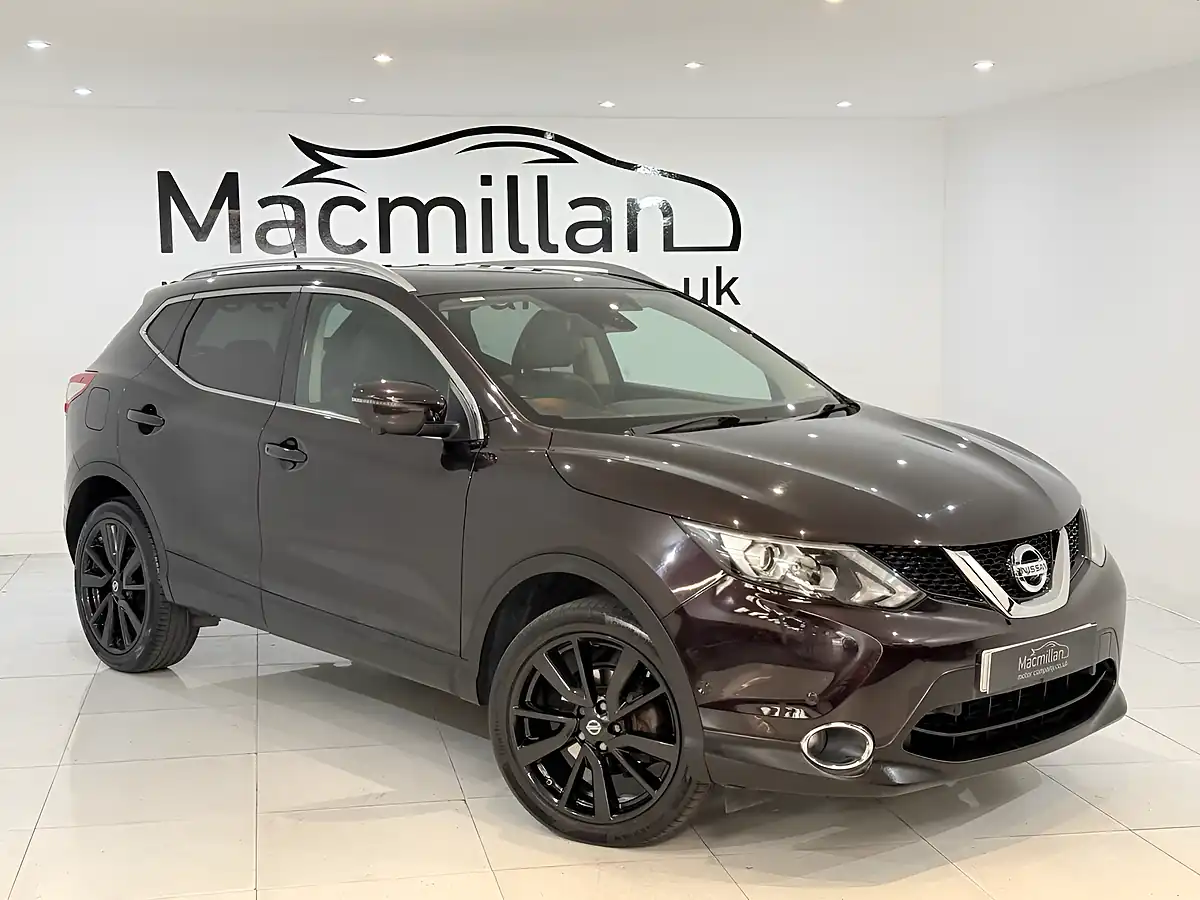 Used 2015 Nissan Qashqai Tekna Black - Interior and Exterior details 3