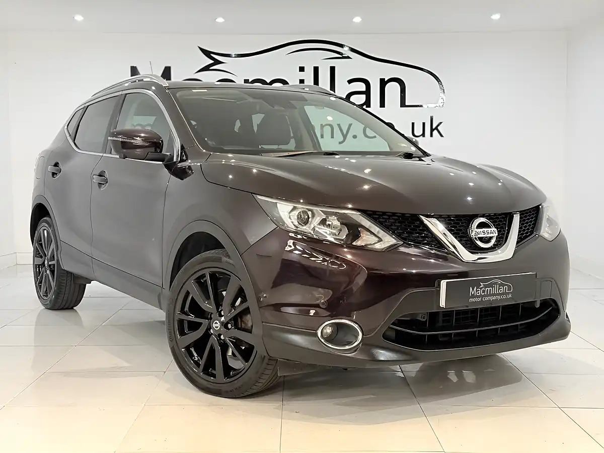 Used 2015 Nissan Qashqai Tekna Black - Interior and Exterior details 4