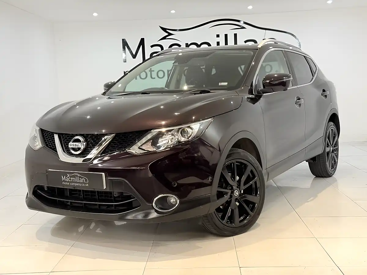 Used 2015 Nissan Qashqai Tekna Black - Interior and Exterior details 7