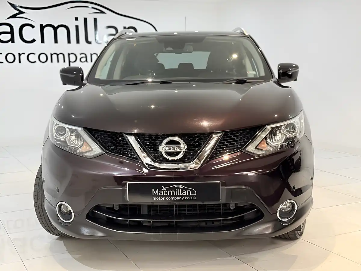Used 2015 Nissan Qashqai Tekna Black - Interior and Exterior details 8