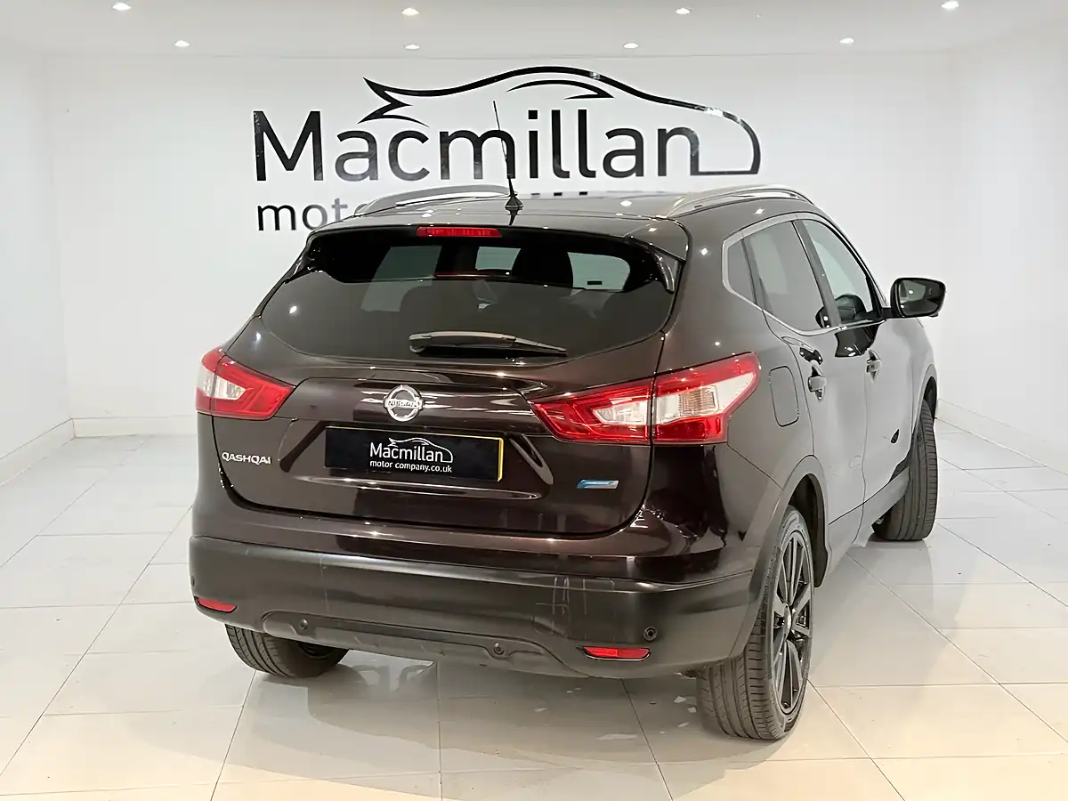 Used 2015 Nissan Qashqai Tekna Black - Interior and Exterior details 9