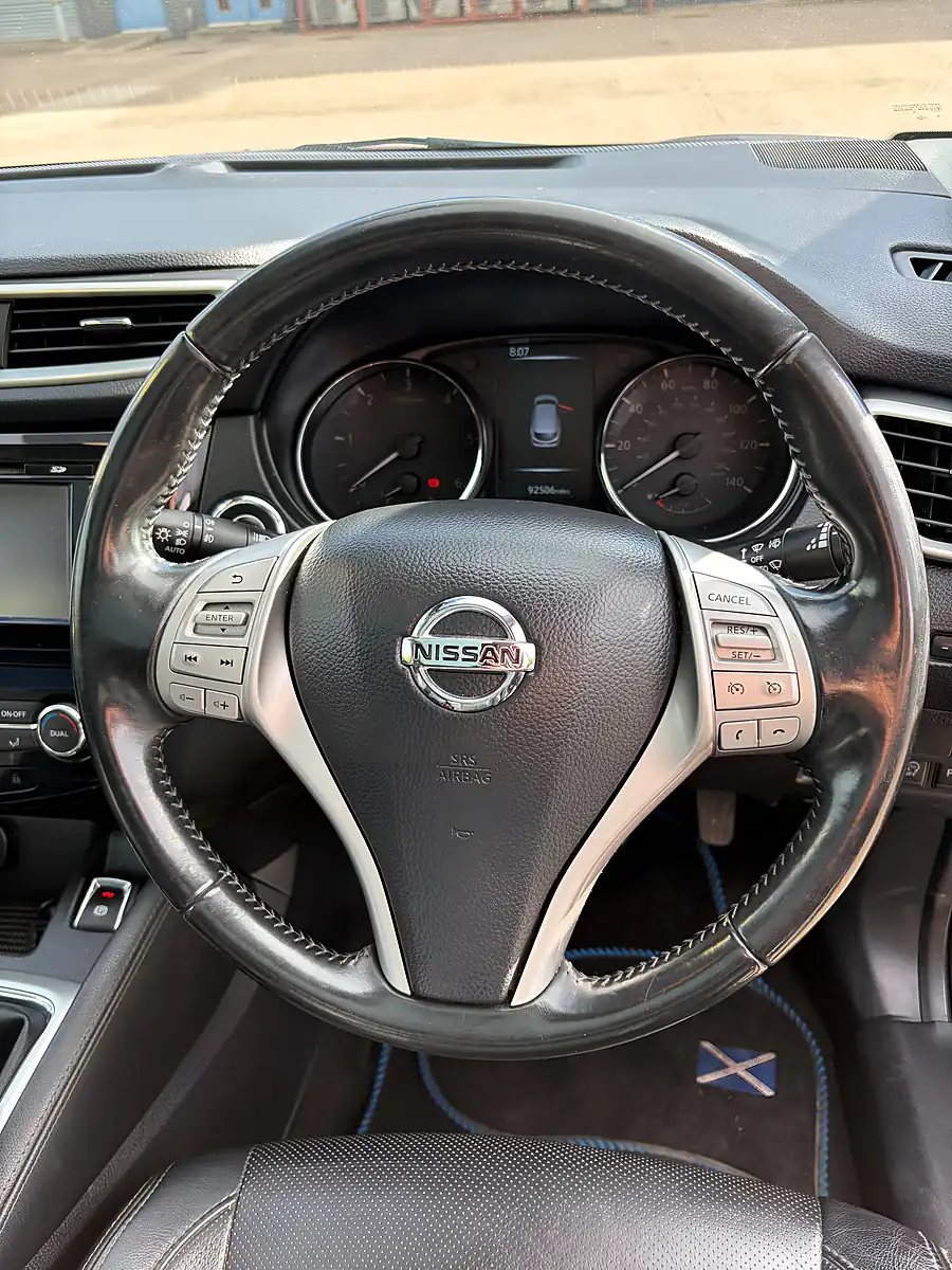 Used 2015 Nissan Qashqai Tekna Blue - Interior and Exterior details 12
