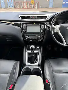 Used 2015 Nissan Qashqai Tekna Blue - Interior and Exterior details 13
