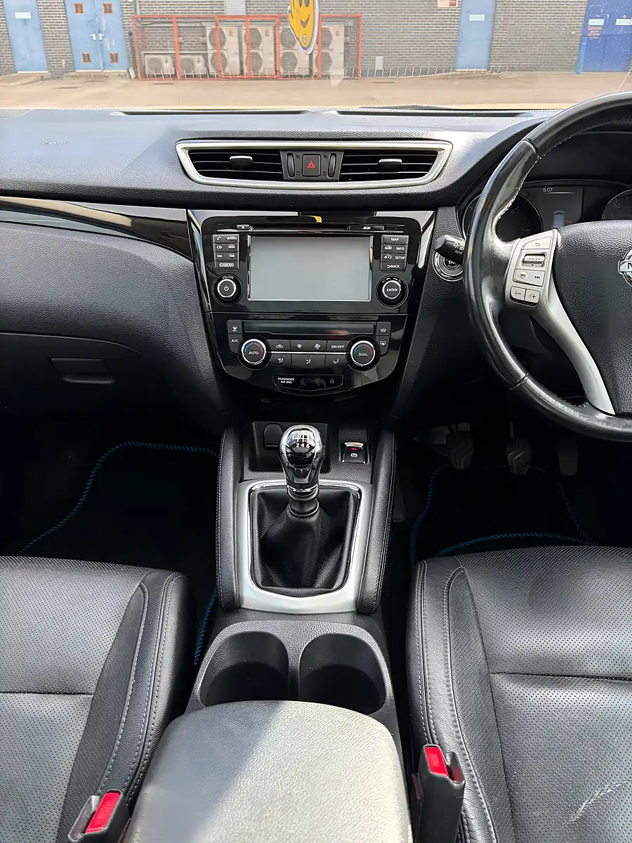 Used 2015 Nissan Qashqai Tekna Blue - Interior and Exterior details 13