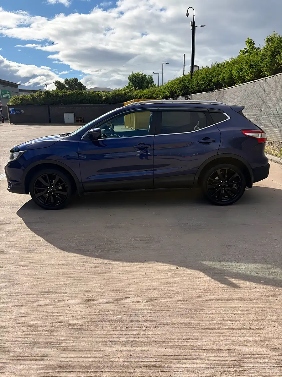 Used 2015 Nissan Qashqai Tekna Blue - Interior and Exterior details 2