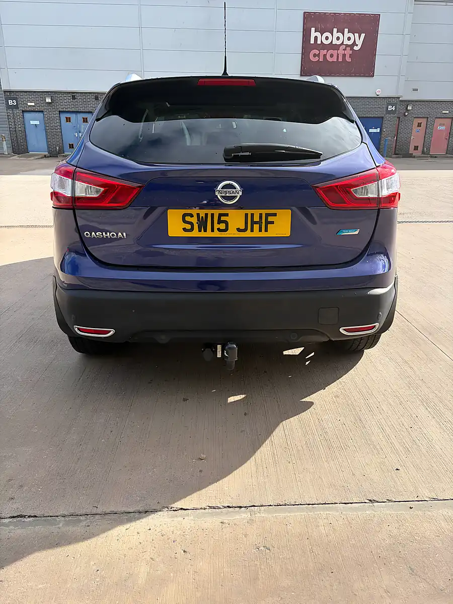 Used 2015 Nissan Qashqai Tekna Blue - Interior and Exterior details 4