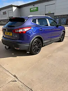 Used 2015 Nissan Qashqai Tekna Blue - Interior and Exterior details 5