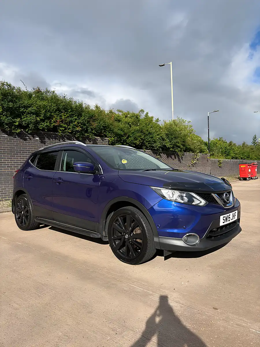 Used 2015 Nissan Qashqai Tekna Blue - Interior and Exterior details 6