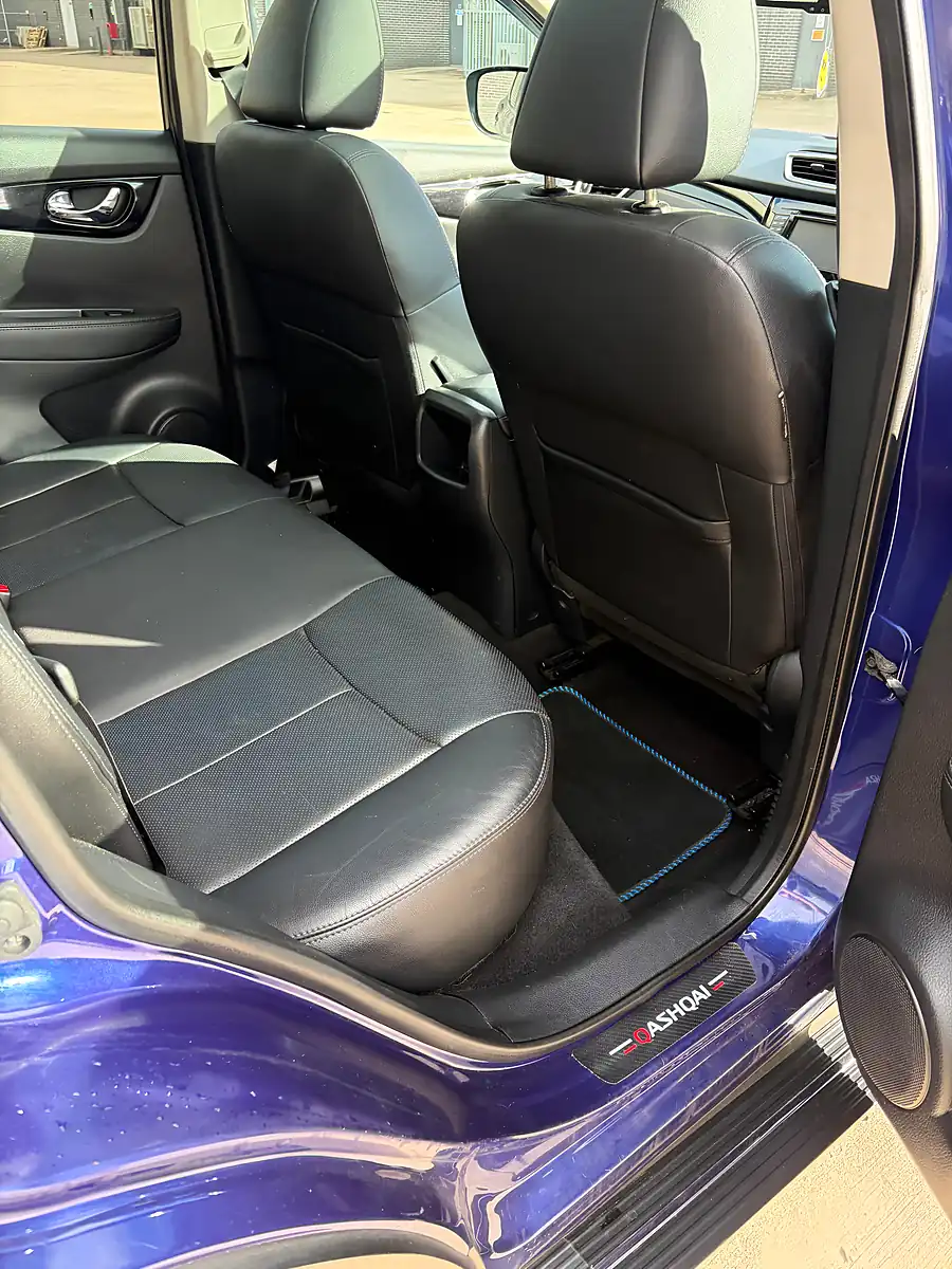 Used 2015 Nissan Qashqai Tekna Blue - Interior and Exterior details 7