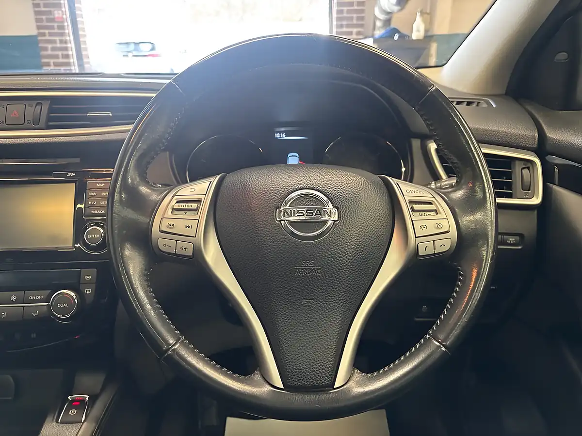 Used 2015 Nissan Qashqai Tekna Blue - Interior and Exterior details 10