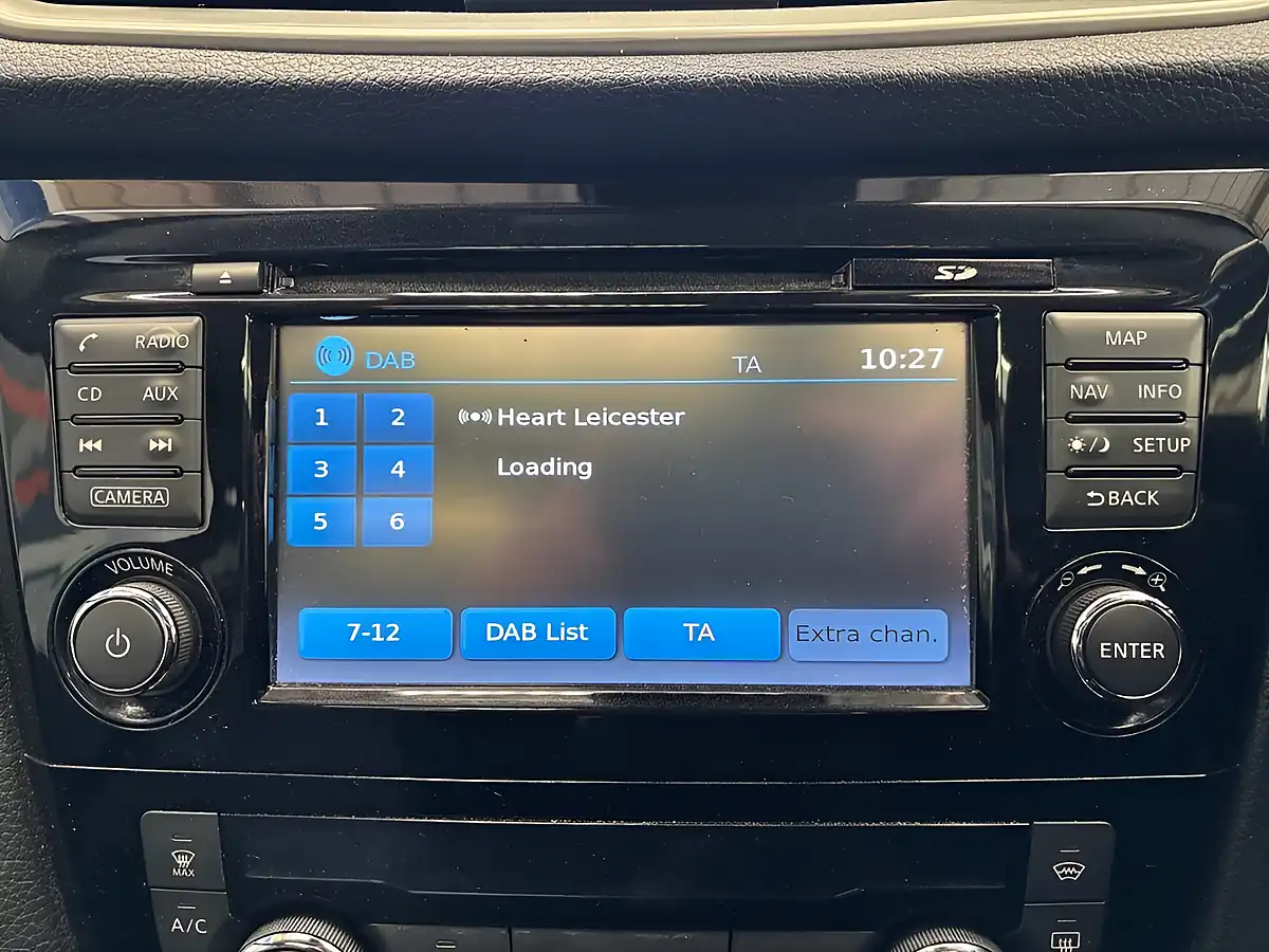 Used 2015 Nissan Qashqai Tekna Blue - Interior and Exterior details 13