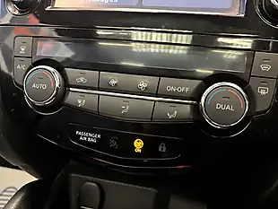 Used 2015 Nissan Qashqai Tekna Blue - Interior and Exterior details 14