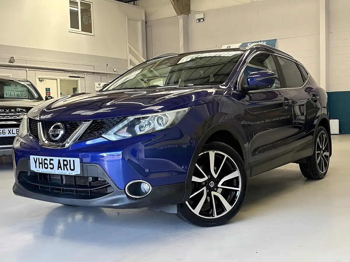 Used 2015 Nissan Qashqai Tekna Blue - Interior and Exterior details 3